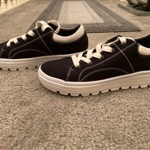 Skechers 8 1/2 woman shoes